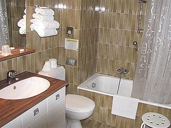 Logis Annecy Nord / Hotel