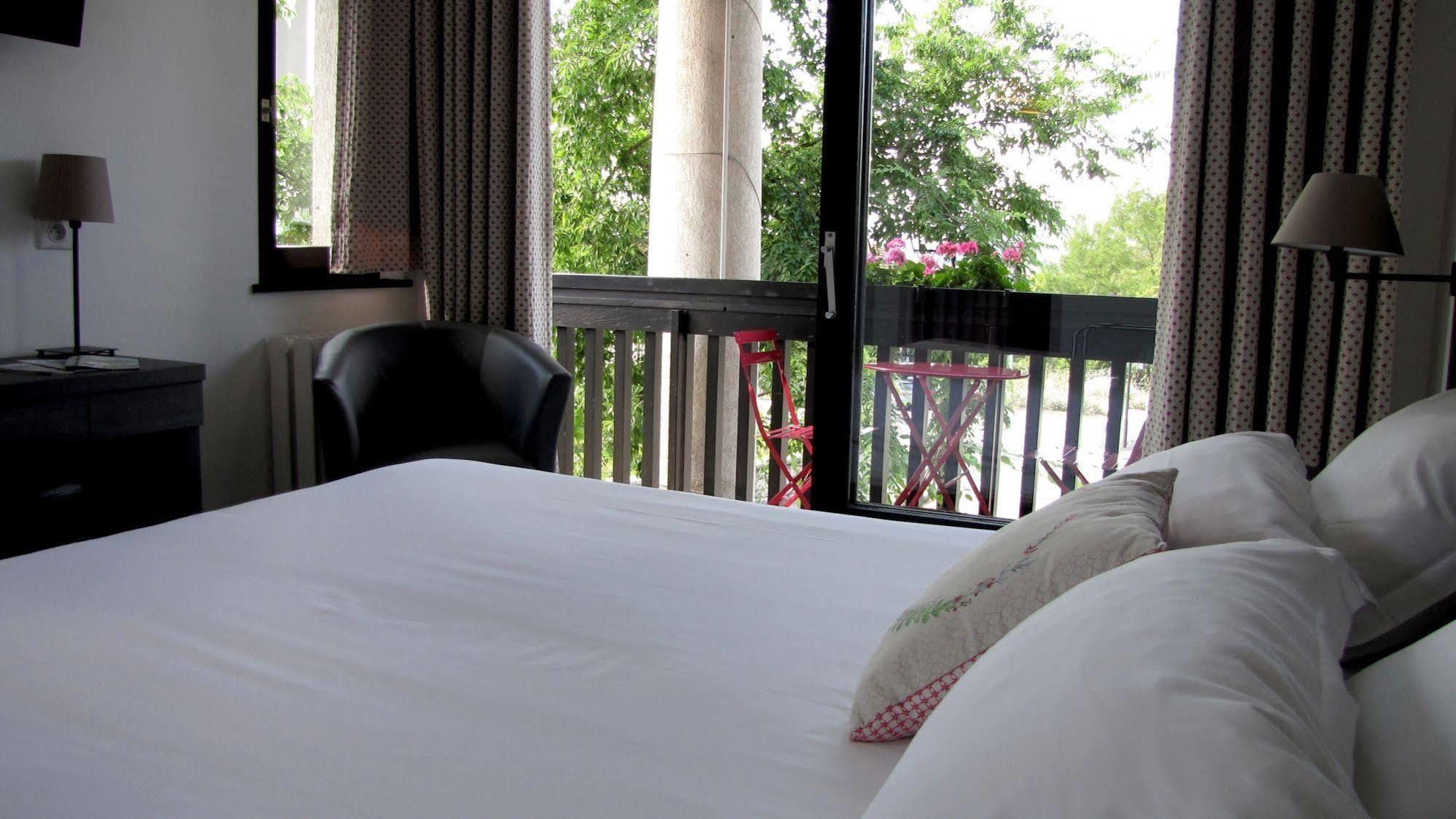 Hotel Logis Annecy Nord / 3*